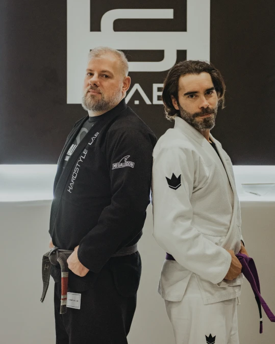 Profesor de Brazilian Jiu-Jitsu dirigiendo una clase en Hardstyle Lab, Cádiz
